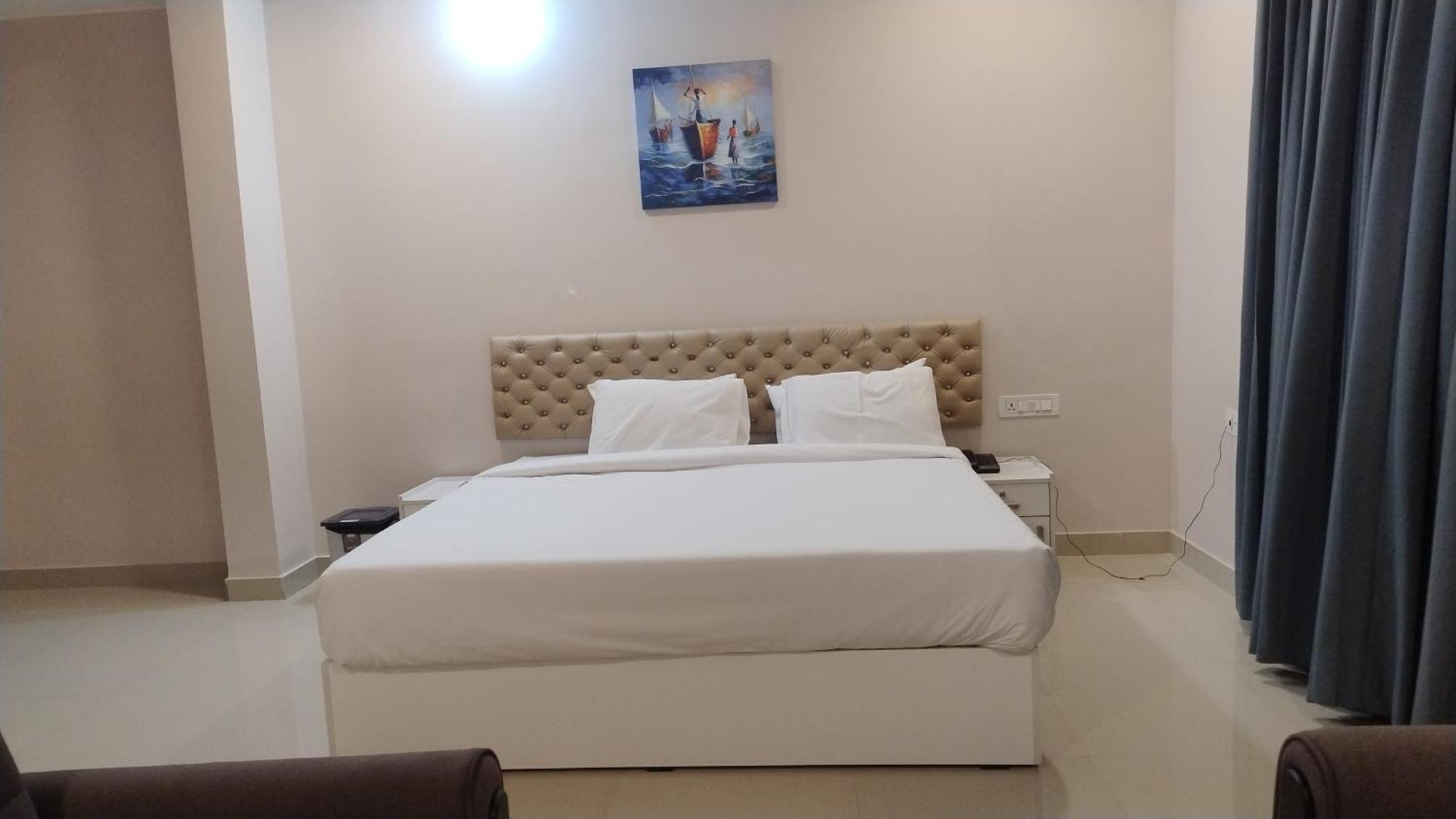 Gateway Airport Hotel Каннур Экстерьер фото