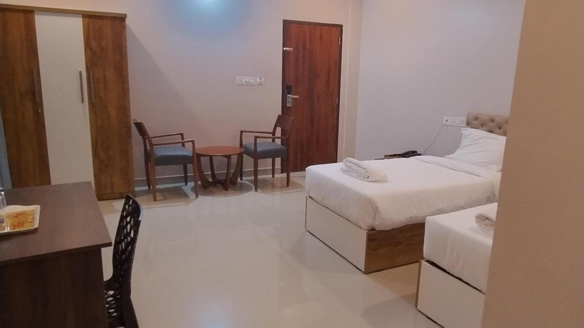 Gateway Airport Hotel Каннур Экстерьер фото